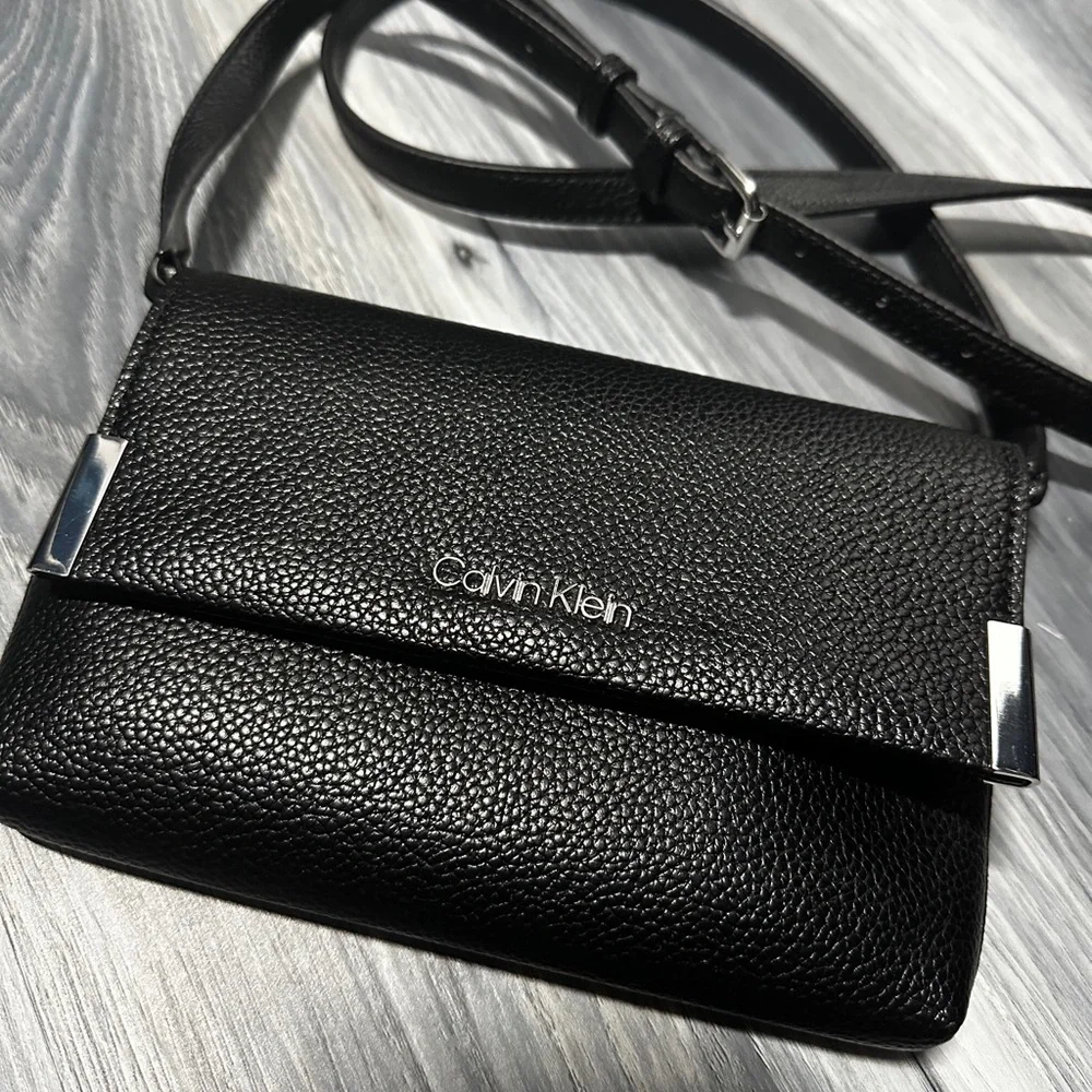 BNWOT Calvin Klein Foldover Flap Crossbody Bag - Picture 2 of 13